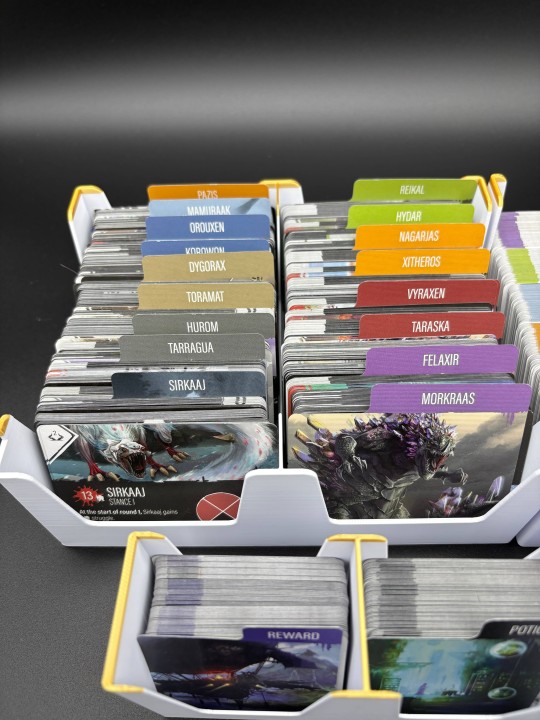 Insert do gry planszowej Primal: Przebudzenie – organizer druk 3D