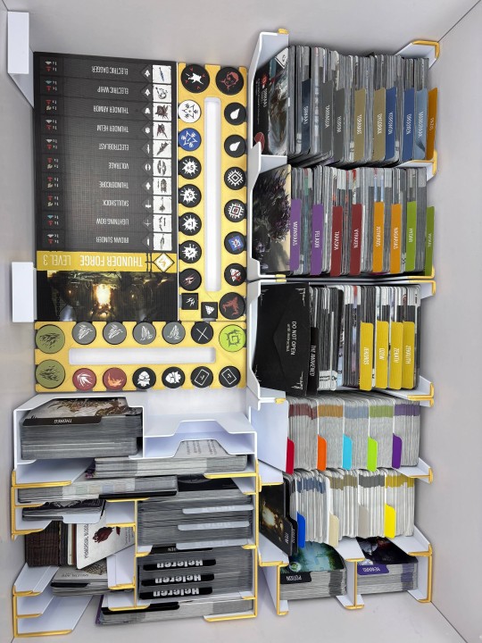 Insert do gry planszowej Primal: Przebudzenie – organizer druk 3D