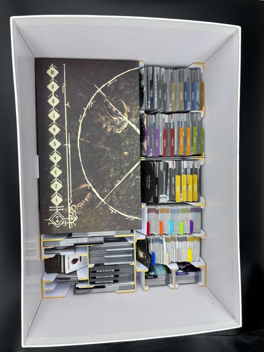 Insert do gry planszowej Primal: Przebudzenie – organizer druk 3D