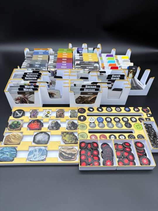 Insert do gry planszowej Primal: Przebudzenie – organizer druk 3D